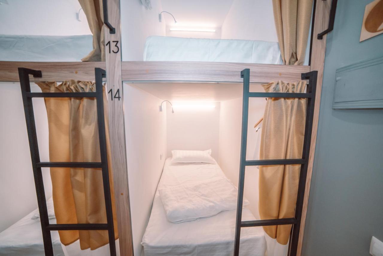 Tomiris Lady'S Capsul Hostel Only For Women Almaty Exterior foto
