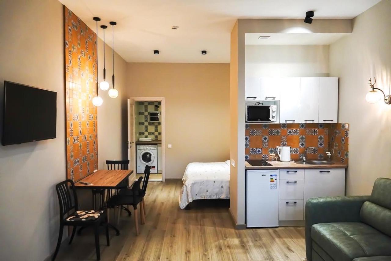 Tomiris Lady'S Capsul Hostel Only For Women Almaty Exterior foto